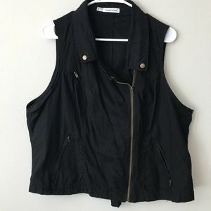 Plus size linen vest with great detailing